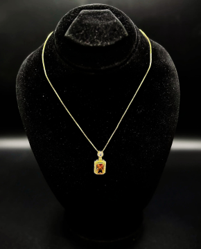 Amber Glow – Classic Solitaire Pendant