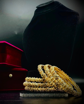 Regal Radiance – Ornate Gold Bangle Set